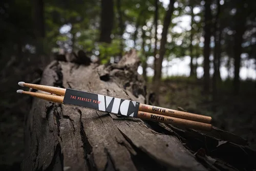 Vista 5 de Vic Firth 5BTN Terra - Baquetas de madera con punta de nailon