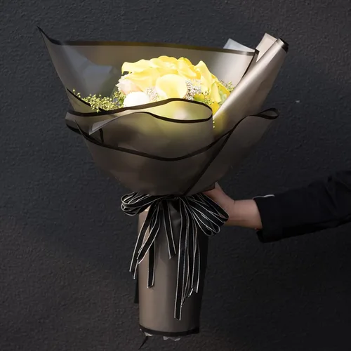 Vista 3 de HYSSINOWRAP 20 hojas de papel de regalo de flores. Papel de regalo de ramo de flores. Suministros de floristería coreana, 22.8 x 22.8 pulgadas Negro