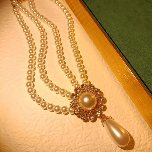 Vista 2 de Gargantilla de perlas de doble capa estilo princesa vintage con colgante de gota de girasol