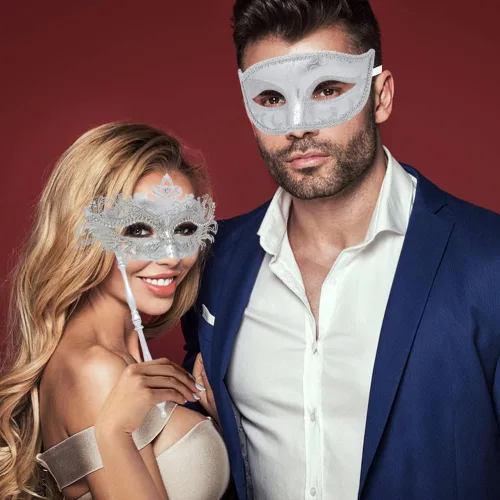 Vista 2 de Coddsmz Juego de máscaras para parejas con palo de sujeción, máscaras venecianas de Halloween, máscaras de Mardi Gras, máscara de disfraz de fiesta