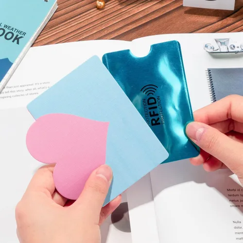 Vista 6 de RAYNAG Paquete de 25 fundas de bloqueo RFID para tarjetas de crédito, tarjetas de identificación, protección de identidad, cubiertas de papel