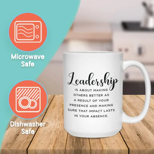 Vista 2 de Bubble Hugs Taza de café inspiradora de 15 onzas, el liderazgo es acerca de hacer que otros mejoren motivación idea de regalo para líder jefe