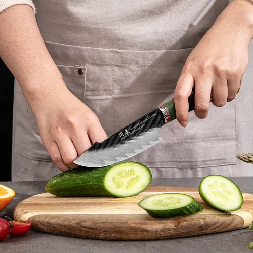 Vista 5 de SHANGDAO Cuchillo Utilitario de Damasco de 4.8 Pulgadas, Cuchillo para Frutas con Funda de Cuero, 67 Capas de Acero de Aleación para Pelar, Mango