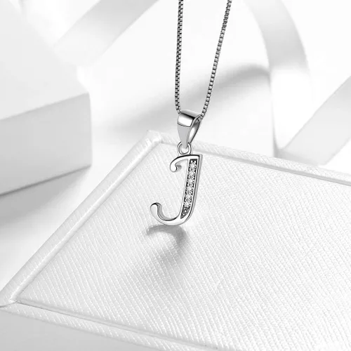 Vista 4 de Collar con letra inicial y aros de plata de ley 925 tipo dormilona 26 letras de la A hasta la Z dije con diseño del alfabeto inglés joyería