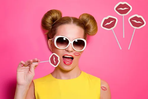 Vista 5 de 20 paletas de labios rojos de San Valentín, piruleta en forma de labio blanco con labios rojos, caramelos envueltos individualmente de 0.28 oz