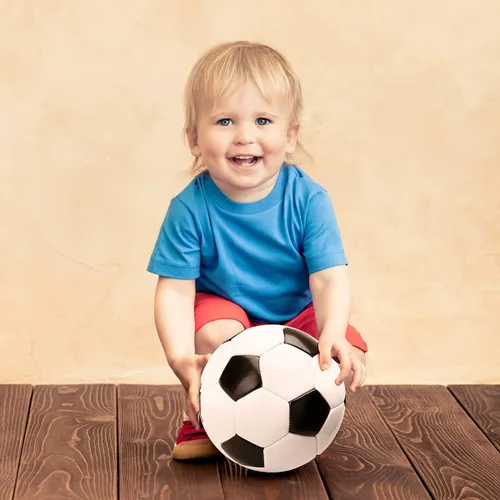 Vista 9 de INPODAK Balón de fútbol para niños pequeños, tamaño 3, pelotas clásicas en blanco y negro para niños de 2 a 8 años con bomba, bolsa de malla y caja