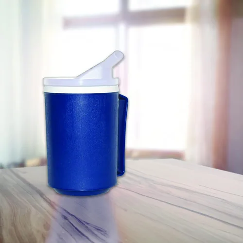 Vista 5 de Rehabilitation Advantage Taza azul aislada con tapa de snorkel blanca, sin
