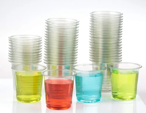 Vista 3 de Golden Apple, Vasos de plástico transparente de 2 onzas. Mini vasos desechables, vasos de chupito de plástico, vasos de fiesta de gelatina – 50