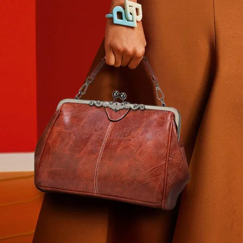 Vista 3 de Bolso vintage Kiss Lock para mujer, de cuero aceitado, bolso de mano
