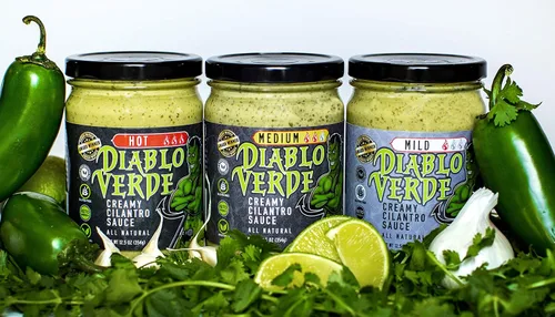 Vista 6 de Diablo Verde Salsa, galardonada, salsa cremosa de cilantro, nivel de calor caliente, (paquete de 2) botella de 12.5 onzas, hecha con cilantro, ajo