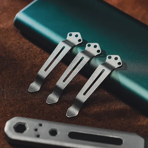 Vista 3 de KeyUnity KA23 - Clip de bolsillo de transporte profundo, 3 agujeros de repuesto para cuchillo y multiherramienta, acero inoxidable, paquete de 3