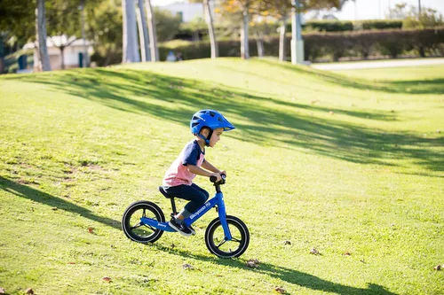 Vista 2 de Joovy Bicicleta de equilibrio Bicycoo Mg, bicicleta para niños pequeños, azul
