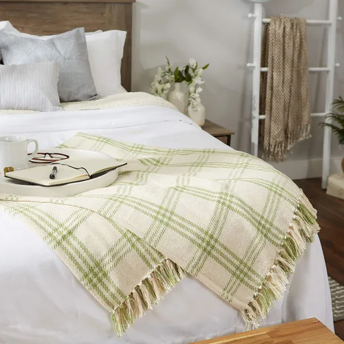 Vista 4 de DII Modern Farmhouse Plaid Collection - Manta de algodón con flecos, 50 x 60 pulgadas, color blanco/verde antiguo