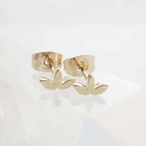 Vista 6 de HONEYCAT Mini pendientes de loto en oro, oro rosa o plata, joyería minimalista y delicada