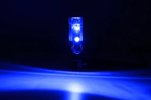 Vista 7 de iJDMTOY (2) Interruptor de dos posiciones on/off SPST - con cubierta abatible, estilo avión, 12 V/20 A, iluminación LED., Azul