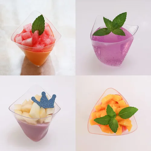 Vista 5 de Tosnail Paquete de 50 vasos triangulares de postre de 4 onzas, vasos desechables de plástico con 50 cucharas de postre de plástico