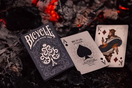 Vista 6 de Bicycle Cinder - Juego de cartas premium, lámina de humo plateado, 1 baraja