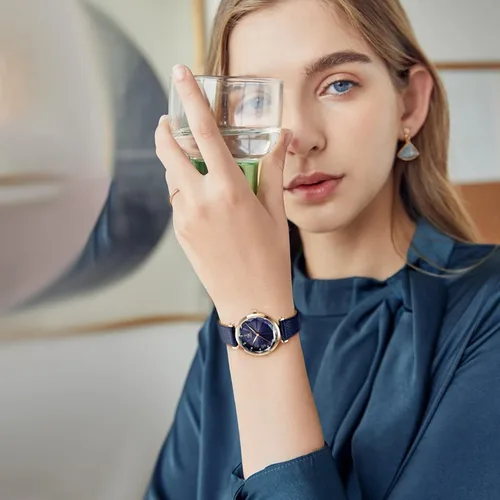 Vista 2 de SHENGKE - Reloj de pulsera para mujer con correa de piel Decent Casual Geneva a prueba de agua para mujeres creativas