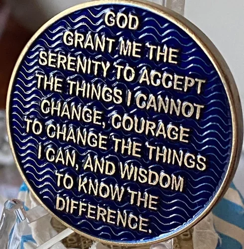 Vista 2 de 3 meses AA Medallion Antique Bronze Dusty Blue Color 90 Day Sobriety Chip, Placa de bronce, cadena de cable o Figaro cubano C-Link