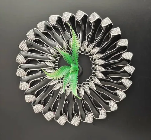 Vista 6 de JIAHATE Llavero de zapato de tacón alto con diamantes de imitación de moda, llavero de cristal para zapatos, llavero para mujer, bolso de mujer