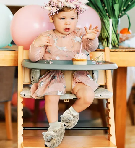 Vista 7 de DolliBu - Zapatos de bebé de felpa suave de lobo gris Suave y esponjoso forro polar unisex con lobo de peluche para bebé niño o niña Pantuflas