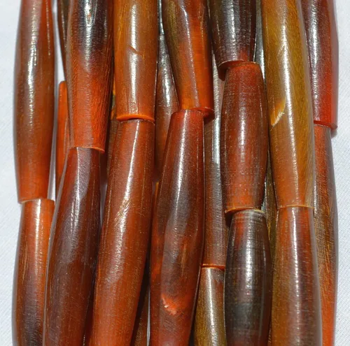 Vista 2 de Cuentas naturales genuinas de hueso o cuerno hechas a mano (1.5 pulgadas, 50 piezas) (negro)