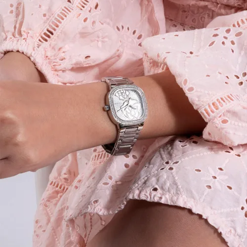 Vista 6 de GUESS Reloj para mujer de 1.260 in - Correa de tono plateado con esfera plateada, Tono plateado, Moderno
