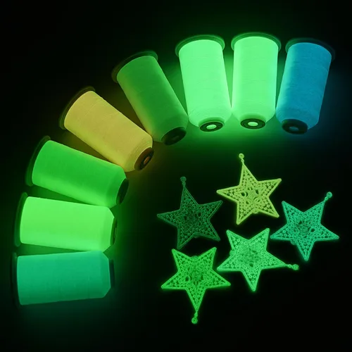 Vista 5 de Simthread Hilo que brilla en la oscuridad 30WT 2500 yardas blanco Emisión de luz azul para bordar y coser
