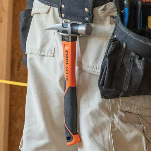Vista 9 de Klein Tools H80820 Martillo de garra recta, 20 onzas, mango de agarre antideslizante de fibra de vidrio con orificio de sujeción, 13 pulgadas
