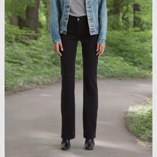 Vista 5 de Levi's Classic Bootcut Jeans de mujer con corte para botas (también disponibles en talla extragrande)