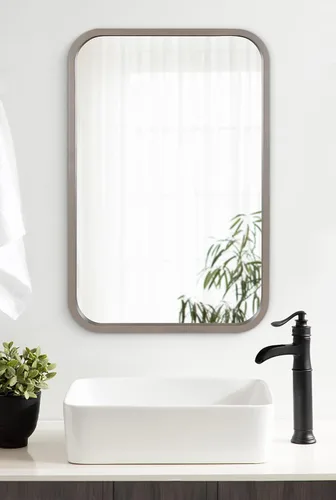 Vista 8 de Kate and Laurel Hutton Modern Radius - Espejo de pared rectangular de madera, 20 x 30 pulgadas, gris; espejo decorativo grande y robusto para pared