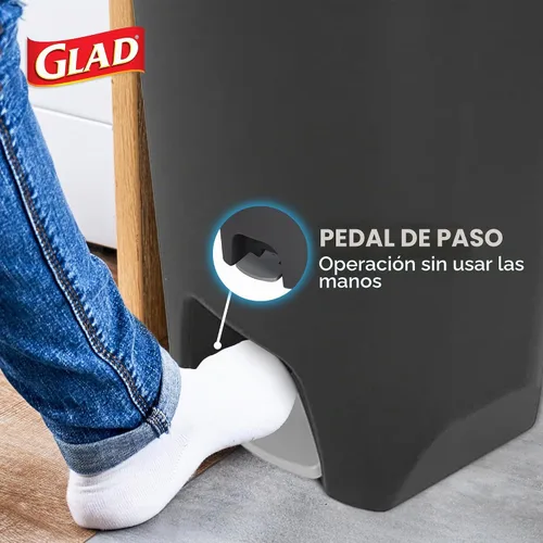 Vista 4 de Glad Paquete de 2 botes de basura de 13 galones, cubos de basura de plástico para cocina con protección contra olores de tapa, manos libres con Gris