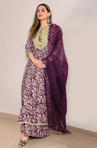 Vista 5 de Janasya Conjunto Kurta Embellecido Floral de Algodón Violeta Mujer