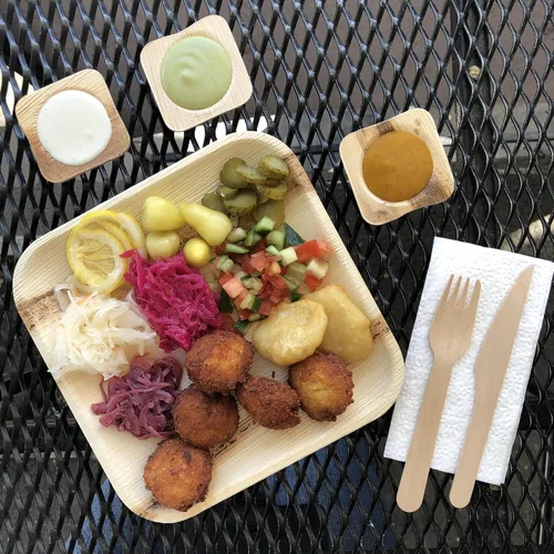 Vista 4 de ECODECO Platos de hoja de palmera – 50 piezas cuadrados de 8 pulgadas – Platos desechables como bambú para fiesta con cubiertos