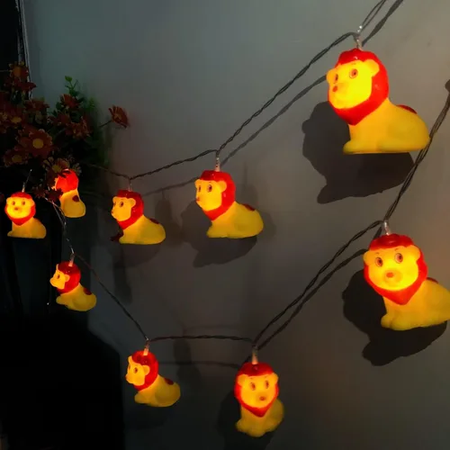 Vista 9 de Guirnalda de luces LED con forma de león con forma de animal de 5.4 pies, 10 luces LED de león con sombrero rojo, luces de hadas para decoración