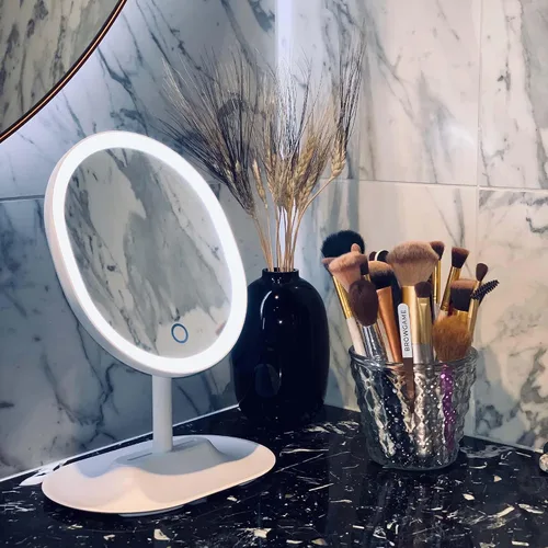 Vista 5 de Browgame Espejo de maquillaje iluminado original, espejo con sensor táctil LED; viene con 5 mini accesorios de imán de espejo, tu nuevo accesorio
