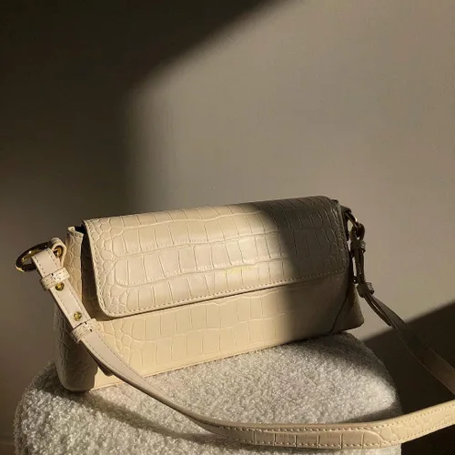 Vista 7 de SINBONO Monederos pequeños para mujer, bolso de hombro clásico de cuero vegano con correa ajustable