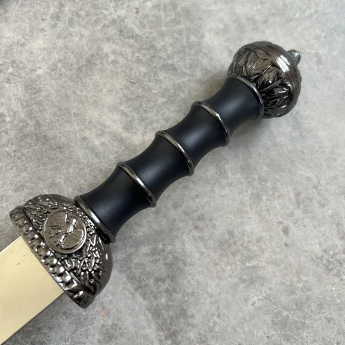 Vista 5 de Espada decorativa de Gladius romano de 17 pulgadas con grabado celta medieval Metal para Diaplay, colección, regalo, decoración del hogar, borde