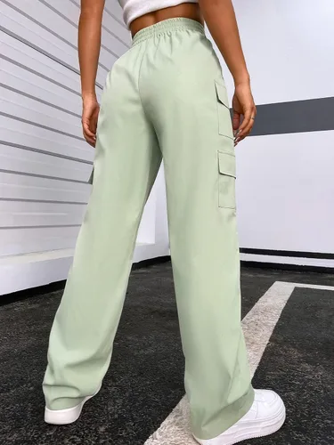 Vista 2 de MakeMeChic Pantalones tácticos para mujer con bolsillo con solapa cintura elástica pantalones tipo cargo