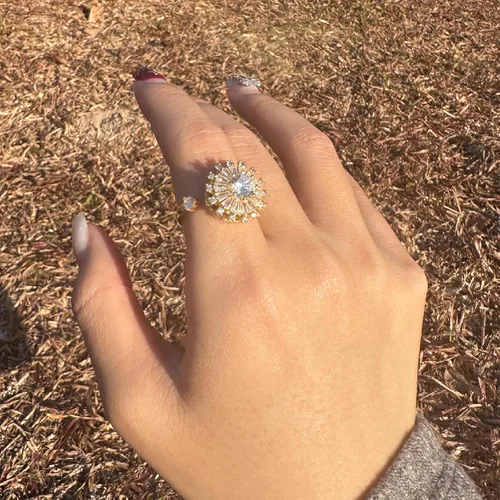Vista 3 de Anillo giratorio ajustable chapado en oro de 18 quilates para mujer, anillo de girasol para aliviar el estrés