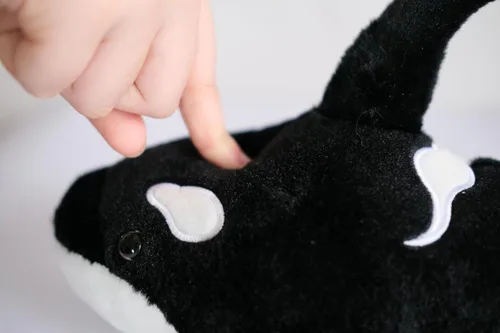 Vista 5 de Make My Day Animal de peluche de orca de alta calidad, regalo de Pascua de ballena orca de 11.8 pulgadas para niños, juguete de peluche, ballena