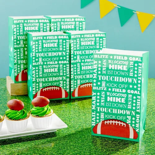 Vista 2 de Juvale Bolsas de golosinas de fútbol – Paquete de 36, papel verde, 5.3 x 8.7 x 3.3 pulgadas, bolsas de aperitivos de fútbol para niños y recuerdos
