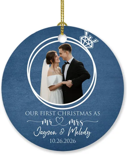 Vista 24 de Foto personalizada, adorno de matrimonio de nuestra primera Navidad 2023, regalo para novio, novia, señor y señora, foto y calendario, adorno