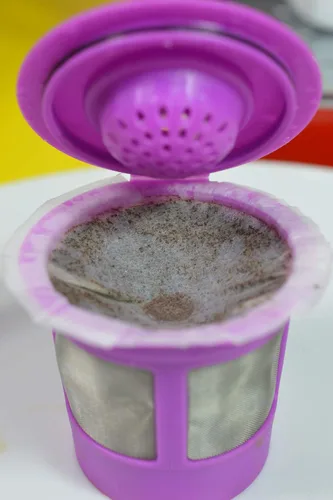 Vista 6 de Filtros de papel desechables K Cup con tapas para cápsulas de café reutilizables, 300 Tapas integradas para una preparación más rápida y una