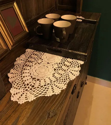 Vista 4 de Pasillos de mesa de algodón de ganchillo hechos a mano, color beige, bufandas ovaladas, 11.8 x 35 pulgadas.