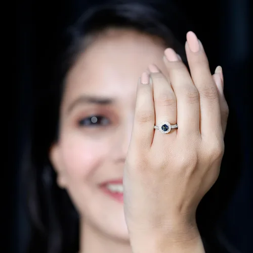 Vista 3 de Anillo de compromiso con halo de diamantes de topacio azul londinense certificado, calidad AAA, anillo de diamantes de topacio azul natural