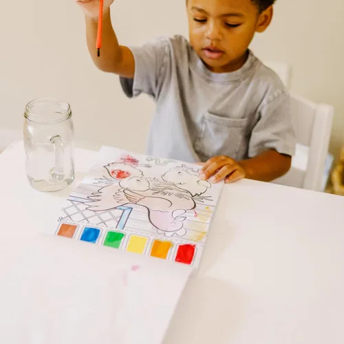 Vista 2 de Melissa & Doug Pintar con agua - Animales de granja, 20 páginas perforadas, paletas a prueba de derrames