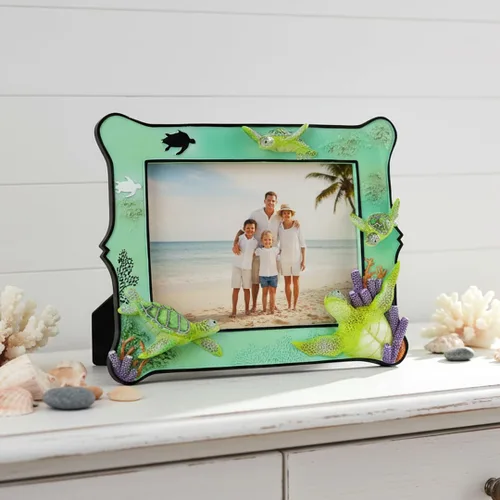 Vista 6 de Marco de fotos decorativo de resina de tortuga marina de 6 x 8 pulgadas para mesa. Decoración del hogar con diseño de tortuga marina del océano.