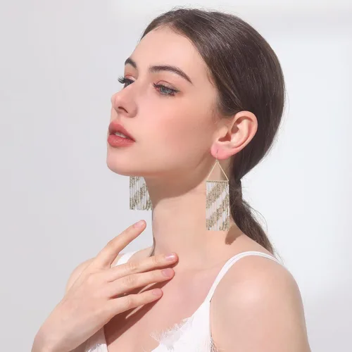 Vista 2 de Aretes bohemios de cuentas de semillas para mujer, hechos a mano, aretes de borla con cuentas para mujer