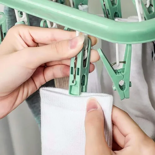 Vista 5 de Percha para secar ropa con 32 pinzas y percha plegable para colgar (Verde Claro)